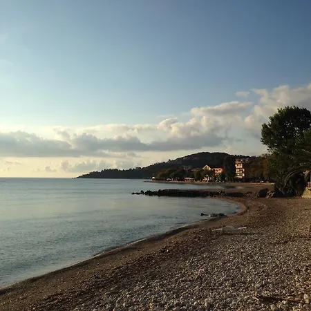 Poros House 招待所