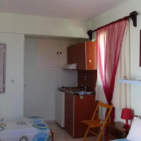 招待所 Poros House