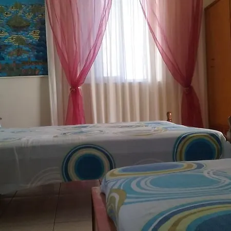 招待所 Poros House